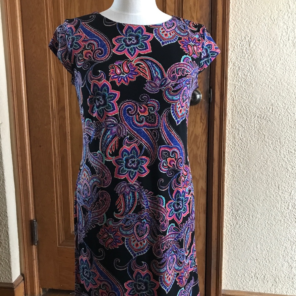 Liz Claiborne short sleeve dress in multi color with black background size S